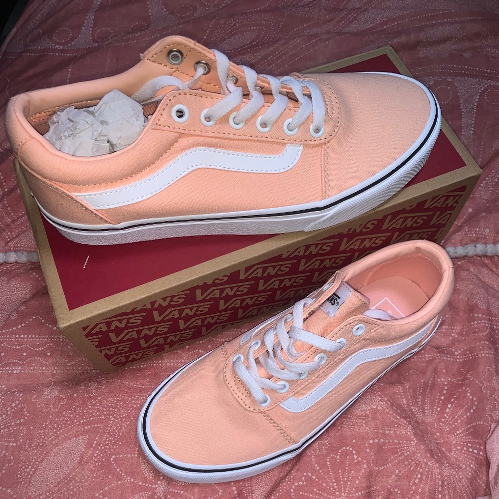 NWT Vans Warden Tropical Peach Shoes